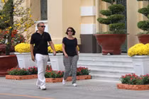 Du khách quốc tế thích thú không khí Tết Sài Gòn