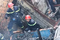Hiện trường vụ cháy thiêu rụi nhiều căn nhà ở TP HCM