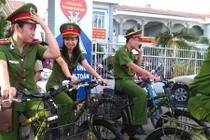 Hình ảnh Cảnh sát tuần tra bằng xe đạp ở Bình Dương
