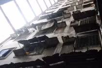 “Chung cư ma” hoang tàn rợn người giữa Sài Gòn