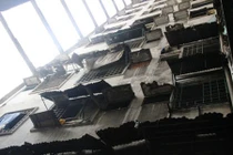 “Chung cư ma” hoang tàn rợn người giữa Sài Gòn