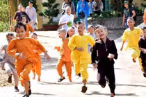 Hàng loạt bé trai mất tích cùng gã đàn ông bí ẩn