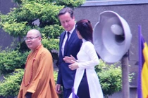 Thủ tướng Anh thăm nhà hàng, viếng chùa Vĩnh Nghiêm ở Sài Gòn