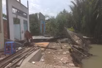 Nóng: Hàng loạt căn nhà TP HCM rơi xuống sông trong đêm