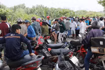 Vợ đau đớn phát hiện xác chồng gần hầm Thủ Thiêm