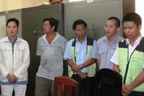 Bắt quả tang 2 nhân viên Vinapco hút trộm xăng máy bay