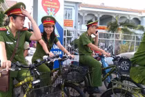 Hình ảnh Cảnh sát tuần tra bằng xe đạp ở Bình Dương