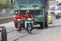 Đại lộ hiện đại nhất TP HCM đe dọa mạng sống người dân