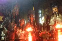 Tượng khổng lồ trăm tuổi “bay” khỏi chùa cổ giữa Sài Gòn