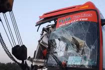 Tài xế cãi nhau, gây tai nạn làm 10 người thương vong