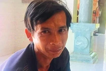 Gã con trai bất hiếu tại cơ quan công an.