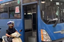 Hé lộ danh tính tài xế xe buýt bấm còi inh ỏi, phun nước bọt vào người đi đường
