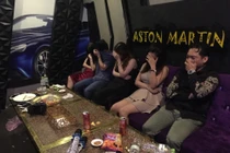 Hàng chục dân chơi thác loạn ma túy trong quán karaoke