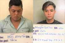 Hai đối tượng tại công an. Ảnh: H.N