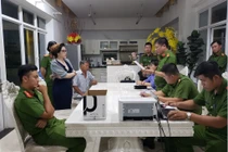 Công an đọc lệnh bắt nữ giám đốc Công ty Angel Lina