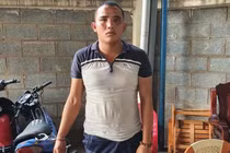 Diện lúc bị bắt. 