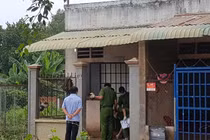 Công an khám nghiệm hiện trường. Ảnh: T.N