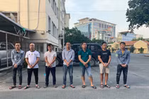Nhóm đối tượng tại công an.