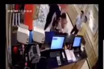 Hình ảnh cắt từ clip vụ việc.