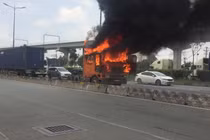 Ngọn lửa bùng cháy dữ dội