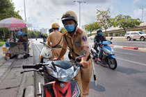 CSGT xử lý gần 600 trường hợp vi phạm nồng độ cồn trong 5 ngày tổng kiểm soát ở Sài Gòn 