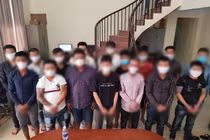 Nhóm đối tượng tại công an.