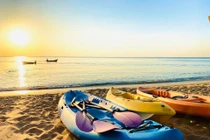 Chồng đứng quay clip khi thấy vợ bị đánh ghen