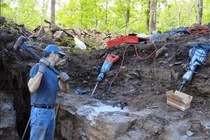 Liều mình mua đất hoang, ai ngờ vớ bẫm kho báu siêu khủng 