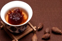 Thảo dược quý “4 năm có 1” khiến hàng trăm người đổ vào rừng