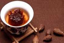 Thảo dược quý “4 năm có 1” khiến hàng trăm người đổ vào rừng