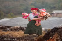 Nụ cười tỏa nắng khiến cư dân mạng đốn tim của cô gái H'Mông