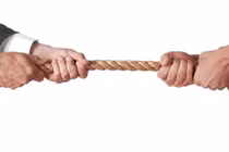 Mâu thuẫn tại tiệc cưới, người đàn ông nổ súng bắn chết khách cùng bàn