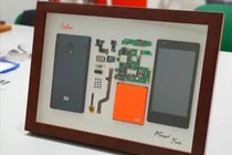 Cậu bé 9 tuổi tháo rời Redmi 1 rồi đóng thành tác phẩm nghệ thuật