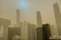 Giải mã mặt trời ở Trung Quốc chuyển xanh lam quái dị