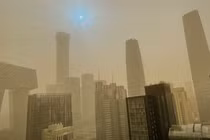 Giải mã mặt trời ở Trung Quốc chuyển xanh lam quái dị