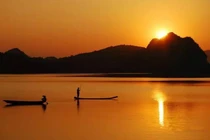 Ngỡ ngàng khung cảnh tượng Phật từ thiên nhiên huyền diệu 