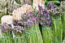 Măng tây đang vào mùa, chị em tới tấp tìm mua 