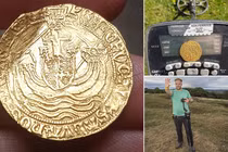 Hỳ hục đào bới, bỗng dưng vớ bẫm đồng xu vàng 500 tuổi 
