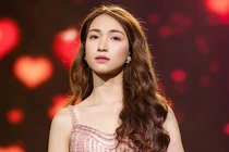 Hòa Minzy đau lòng nói lời tiễn biệt người bà vừa qua đời vì COVID-19