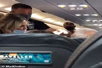 Vợ thẳng tay tát chồng trên máy bay, nguyên nhân là?