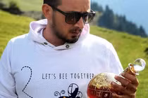 Có gì đặc biệt trong chai mật ong đắt nhất thế giới, 271 triệu đồng/kg