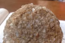 Nhặt được 3 “quả bóng gai”, chàng trai sụp đổ nghe chuyên gia bóc mẽ 