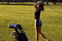 Nữ golf thủ nóng bỏng thích “cởi đồ” nhất thế giới 