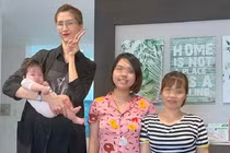 Pha Lê dở khóc dở cười khi mẫu nữ 1m90 chơi nhà