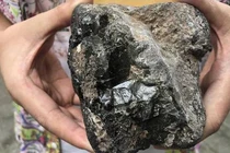 Đem đá đi kiểm định, sửng sốt nhận ra bí mật gây choáng 