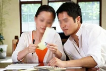 Chồng sắm Tết nhà ngoại lệch đằng nội, vợ làm 1 việc tỉnh ngộ luôn