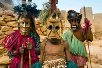 Kỳ lạ bộ tộc giao tiếp với người ngoài hành tinh có thật trên Trái đất