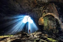 Khám phá hố sụt đẹp nhất thế giới mệnh danh “lối vào địa ngục”