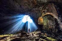 Khám phá hố sụt đẹp nhất thế giới mệnh danh “lối vào địa ngục”