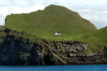 Ghê rợn những lời đồn kì bí quanh ngôi nhà cô độc nhất thế giới